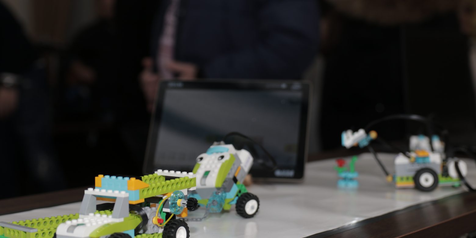 Χριστουγεννιάτικο χωριό με Lego WeDo 2.0