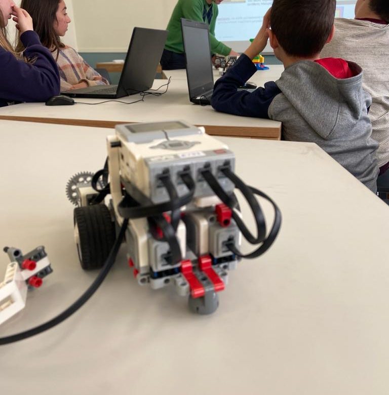 Robotics workshop at V.Lab