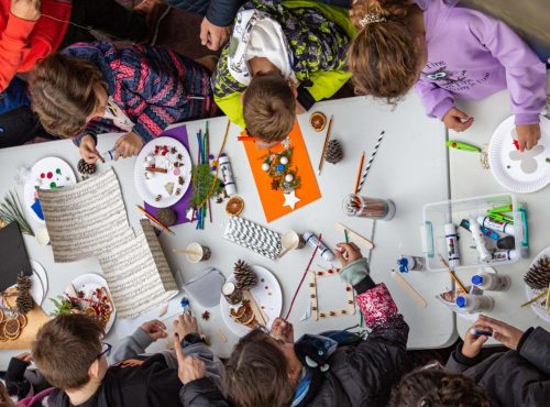 Μια κάρτα – Χριστουγεννιάτικη αγκαλιά