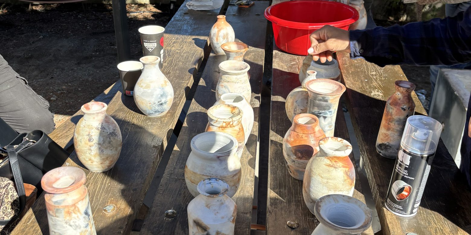 Decorating ceramics using the Saggar pottery firing technique