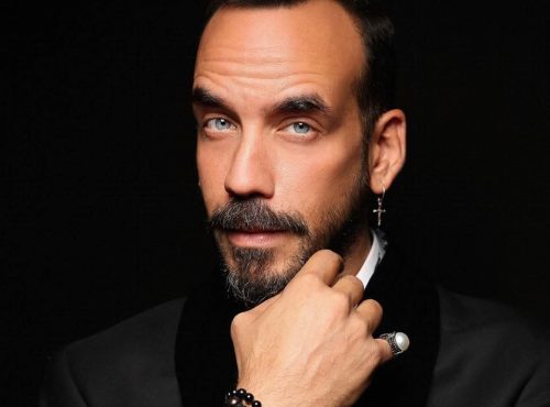 Vamvakou Santa School comes to life, and the Christmas season lights up featuring Panos Mouzourakis!